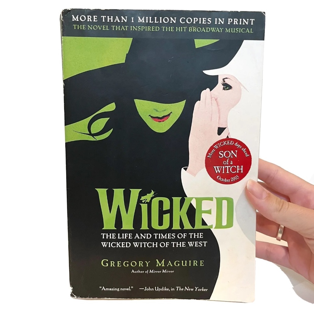 Wicked The Musical Book Story Novel Colour Photos Witch of the West Wizard Of Oz